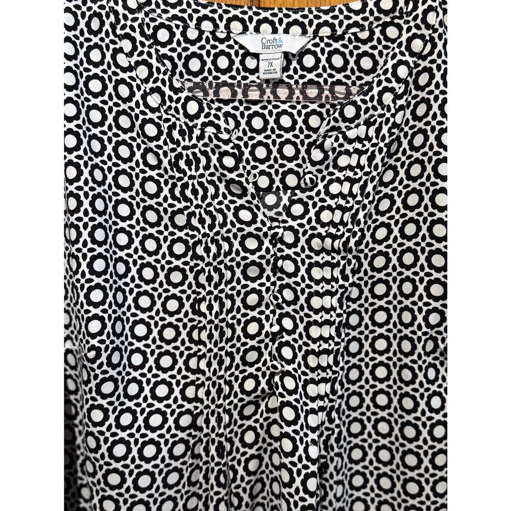 Croft & Barrow Black & White Floral Pintuck Blouse – Women’s Plus 2X